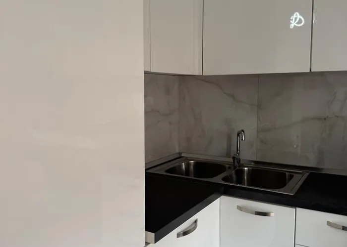 Square View ティラナ